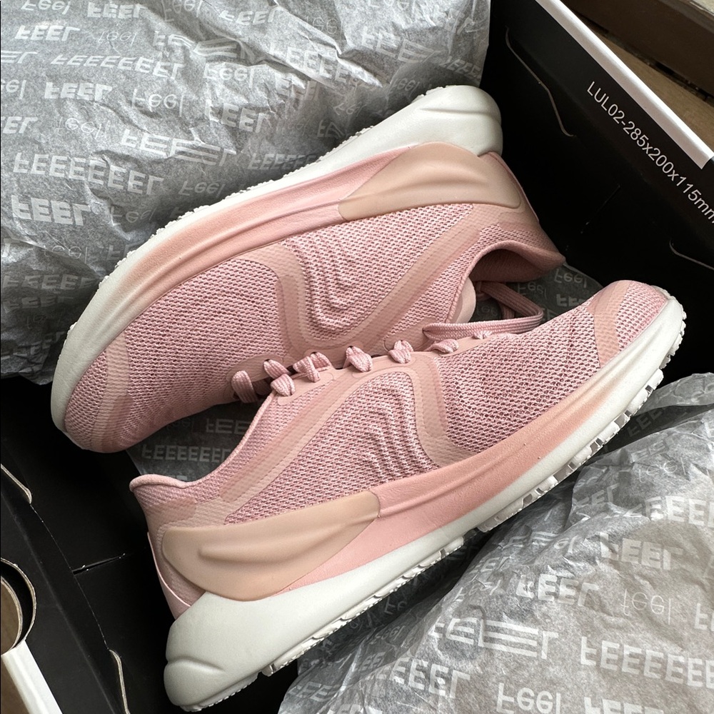 NWB BLISSFEEL RUN 2 Size 7